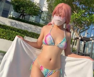 男友爆操性感比基尼泳装小嫩妹