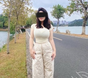 玩弄老婆的大奶闺蜜30分钟肆意玩弄极品少妇