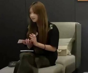 今天约了个颜值小美结果给妹妹搞喷了-7BOSS