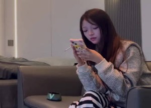 今天约了个极品嫩妹18岁的含苞待放刚开苞的感觉-利普