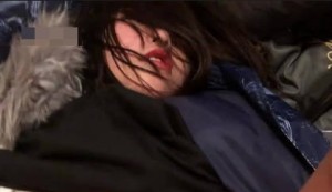 喝得烂醉的酒吧美女小逼水真多-LOOKS199