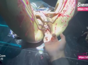 KTV真实调教JK母狗滚烫蜡油滴满美腿嫩穴鞭痕累累被操得喷水求饶