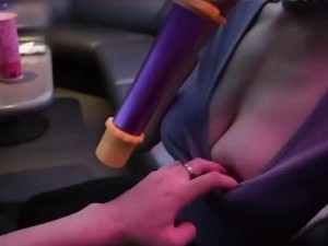KTV包廂激戰一邊唱歌一邊激戰害怕服務生突然進來-潔妮